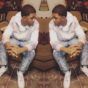 Meet your Posher, Dee